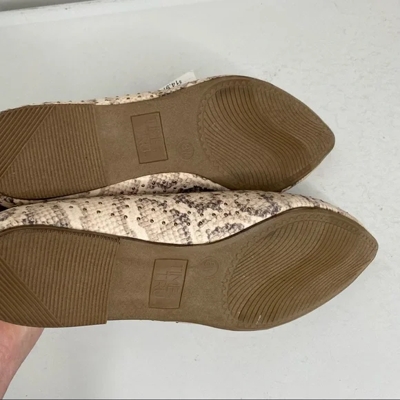 Time & Tru nwt snake print pointed toe flats 8 wide - Picture 8 of 8